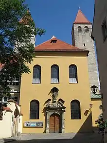 Portalseite der Niedermünsterkirche