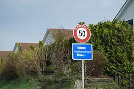 Der Dorfeingang (von Osten her)