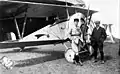 Der US-Kriegsfreiwillige Bert Hall vor seiner Nieuport 11 in der Escadrille La Fayette