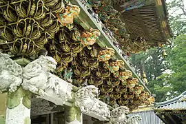 Nahansicht der Verzierungen am Yōmei-mon