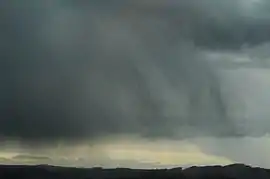 Nimbostratus virga während des Durchgangs einer Kaltfront