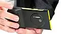 Nokia Lumia 1020 mit Kameragriff PD-95G (2012)