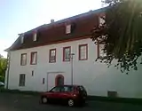 Die Ostseite des Nordflügels des Schlosses. Der untere Teil war früher ein Teil der Stadtmauer (bis zum Absatz).