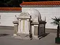 Grabmal im Märtyrerfriedhof von Shijiazhuang (das eigentliche Grab Bethunes befindet sich auf dem North China Martyrs Memorial Cemetery in der Provinz Hebei)