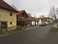 Straße mit Weinkeller