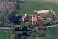 Luftbild mit eingerüstetem Haupthaus