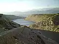 Im Hintergrund die Maslenica-Autobahnbrücke