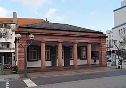 Nürnberger Tor: Auf die Nordseite versetzter Südpavillon der klassizistischen Anlage.