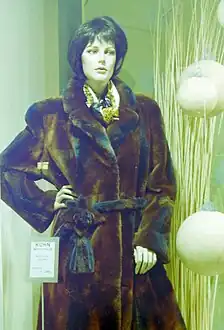 Gerupfter, bitongefärbter Nutriamantel(Düsseldorf, ca. 2002)