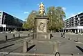 Platzansicht mit den beiden Brunnen 2021