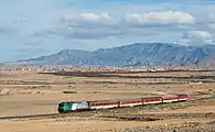 Eine ehemalige SNCF CC 72000, heute als DF&nbsp;115 im Besitze der ONCF, mit einem Personenzug bei Taourirt