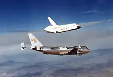 Die Enterprise fliegt frei kurz nach der Trennung vom SCA