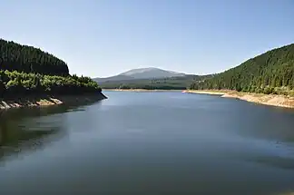 Der Vârfu lui Pătru Gipfel vom Oașa Mare-See aus gesehen