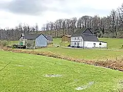 Hof Oberlüttgenau nahe am Bach Lüttgenau