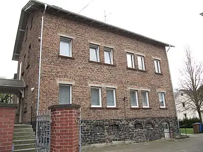 Pfarrhaus neben der Kirche