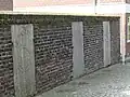Oekoven Kirchenvorplatz Grabtafeln der Pfarrer Sankt Briktius