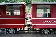 Die Kupplung befindet sich 640 mm über der Schienenoberkante statt 880 mm wie in Japan üblich.