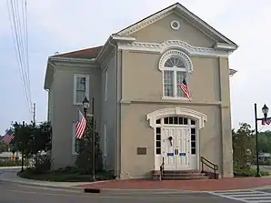 Das Old Shelby County Courthouse, auch bekannt als Columbiana City Hall, ist im NRHP unter der Nr. 74000437 gelistet.