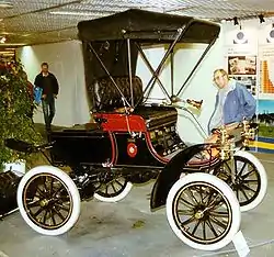 Oldsmobile Curved Dash Model 6C (1904).