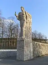 Die Deutsche Nike von Willy Meller (1936) auf dem Olympiagelände in Berlin besteht aus Gauinger Travertin
