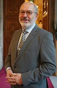 Portraitfoto von Gemeinderat Omar Al-Rawi im Wiener Rathaus