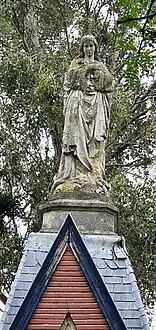 Marienstatue auf der Kapelle in Doel