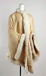 Opernjacke, Verbrämung Vogelfell (1880, Metropolitan Museum of Art)