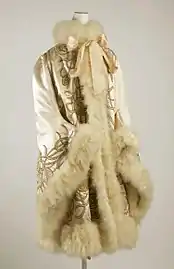 Cape mit Futter aus Vogelfell (ca.&nbsp;1882, Metropolitan Museum of Art)