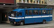 Ein Mercedes-Benz LK-Polizeibus, eingesetzt von der Stadtpolizei Zürich in der Schweiz.