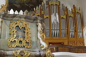 Barocke Kirche und moderne Orgel
