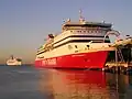 Spirit of Tasmania I mit dem Kreuzfahrtschiff Oriana im Hintergrund