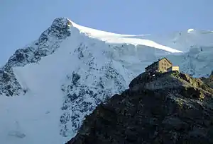 Payerhütte, im Hintergrund der Ortler