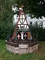 Ortspyramide Gahlenz im Sommer und Herbst (Wetterhäuschen)
