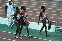 Drei Kenianerinnen auf ihrer Ehrenrunde: Sylvia Jebiwott Kibet (643), Pl.&nbsp;4 /Priscah Jepleting Cherono (639), Pl.&nbsp;3 /Vivian&nbsp;Cheruiyot (640), Pl.&nbsp;2