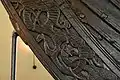 Detail der Schnitzarbeiten am Schiffsrumpf