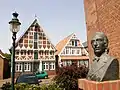 Büste von Johann Heinrich Voß des Bildhauers Frijo Müller-Belecke und sein Wohnhaus in Otterndorf