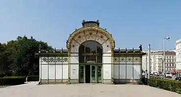 Die ehema­li­ge Stadt­bahn­sta­tion Karls­platz im Ju­gend­stil, heute Aus­stel­lungs­raum des Wien Mu­seums