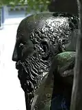 Otto Charles Bänninger (1897–1973) Bildhauer. Skulptur Janus, 1962, Standort auf dem Totentanz-Platz in Basel. 47° 33′ 42,17″ N, 7° 35′ 9,21″ E.