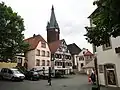 Rathausplatz, im Hintergrund der „Alte Turm“