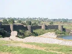 Naldurg-Fort – im Hintergrund Teile der Stadt