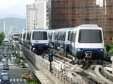 Val 256 der Metro Taipei beim Überholen