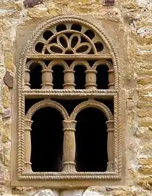 Seilstäbe als Fensterrahmungen, San Miguel de Lillo, Oviedo (9. Jh.)