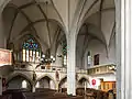 Empore mit Orgel