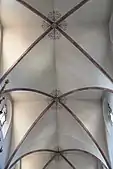 Kreuzgratgewölbe im Langhaus