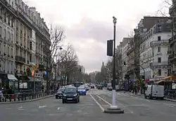Blick vom Place Denfert-Rochereau in südwestlicher Richtung zur Kirche St-Pierre de Montrouge