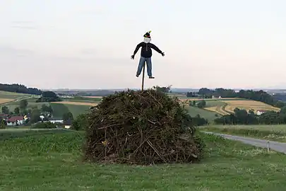 Vorbereitetes Petersfeuer in Oberndorf bei Schwanenstadt