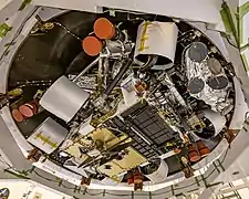 Blick von unten auf die Raumsonde 5)