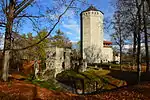 Ruine der Ordensburg mit achteckigem Bergfried