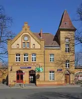 Empfangsgebäude am nordwestlichen Ausgang