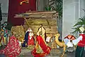 Weihnachtskrippe mit circa 90&nbsp;cm hohen Figuren